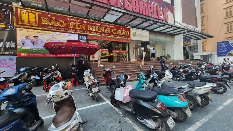Nhà vàng bán không giới hạn, người mua bất ngờ vắng vẻ