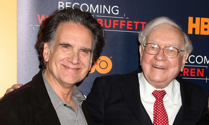 Warren Buffett’s youngest son Peter didn’t know his dad was a billionaire until his 20s