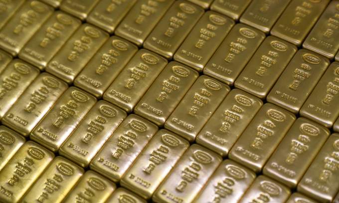 Which country has added the most gold to its reserves since 2000?