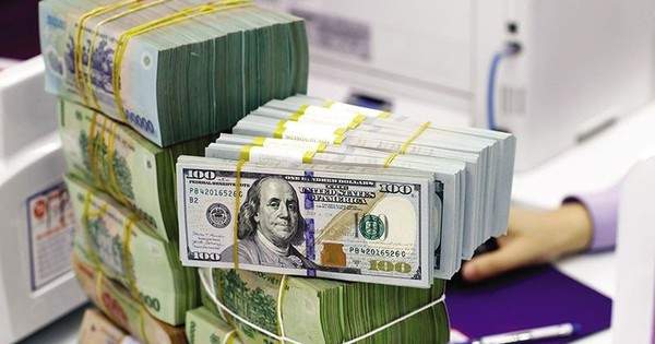 Lãi suất qua đêm VND xuống thấp hơn USD, NHNN giảm hỗ trợ thanh khoản