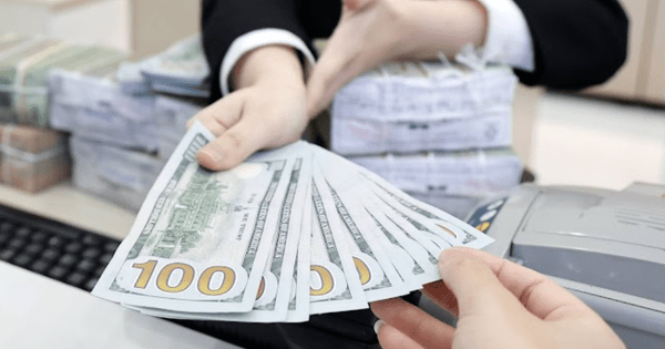Người dân lưu ý đổi USD đúng chỗ để tránh bị phạt nặng theo quy định mới
