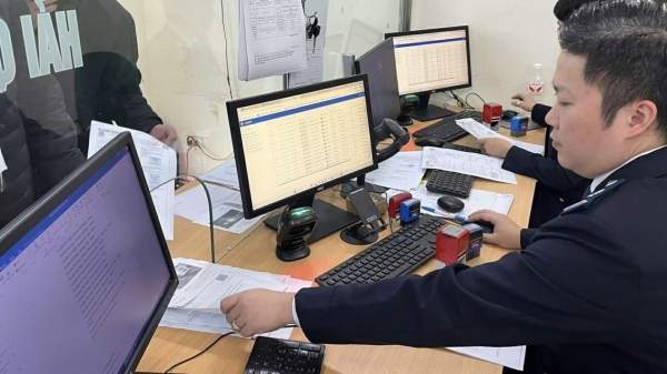 Bộ Tài chính công bố sửa đổi, bãi bỏ hàng loạt thủ tục hành chính trong lĩnh vực hải quan Bộ Tài chính công bố sửa đổi, bãi bỏ hàng loạt thủ tục hành chính trong lĩnh vực hải quan