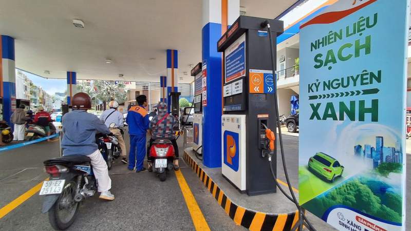 Diễn biến trái chiều, giá xăng dầu trong nước tăng dữ dội Diễn biến trái chiều, giá xăng dầu trong nước tăng dữ dội