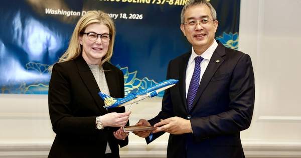 Lãnh đạo Vietnam Airlines nói về kế hoạch đầu tư 30 máy bay thân rộng hơn 12 tỉ USD Lãnh đạo Vietnam Airlines nói về kế hoạch đầu tư 30 máy bay thân rộng hơn 12 tỉ USD