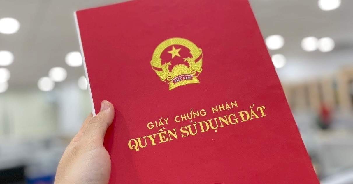 Cha mẹ mất không lập di chúc, em trai lén hai chị tự kê khai làm sổ đỏ
