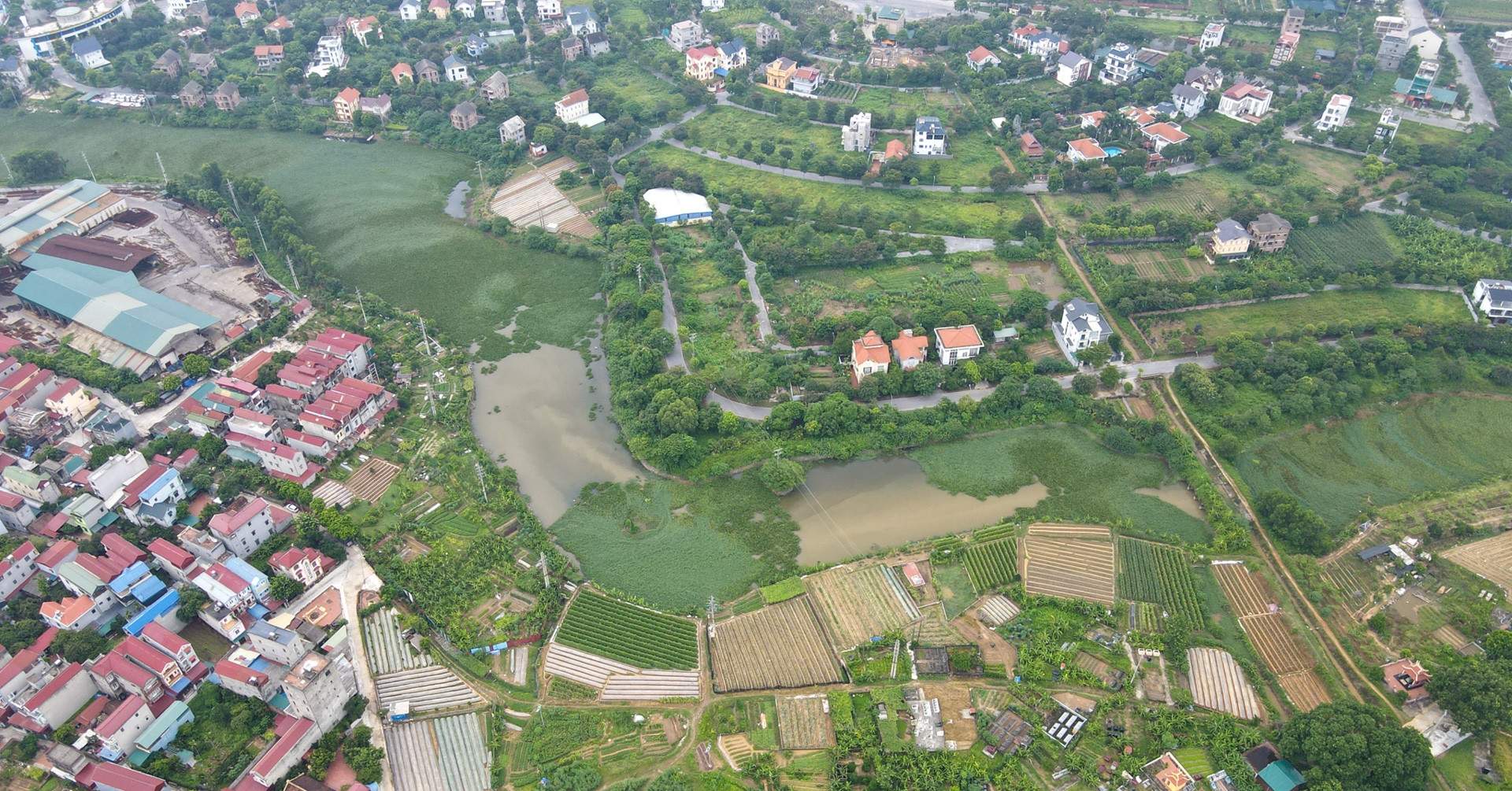 Giao đất khi mới nhận tiền cọc, vợ chồng ở Hà Nội trả giá đắt vì ‘thương người’