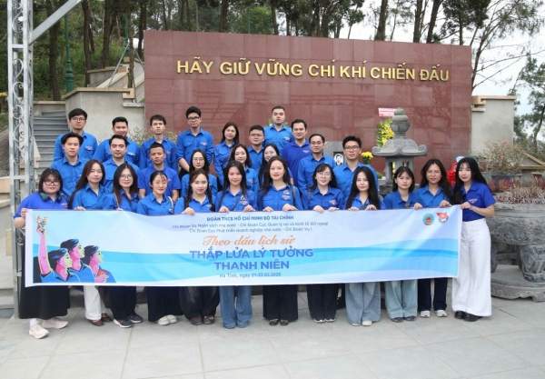 4 chi đoàn thuộc Đoàn Thanh niên Bộ Tài chính hành trình “Theo dấu lịch sử – thắp lửa lý tưởng thanh niên”