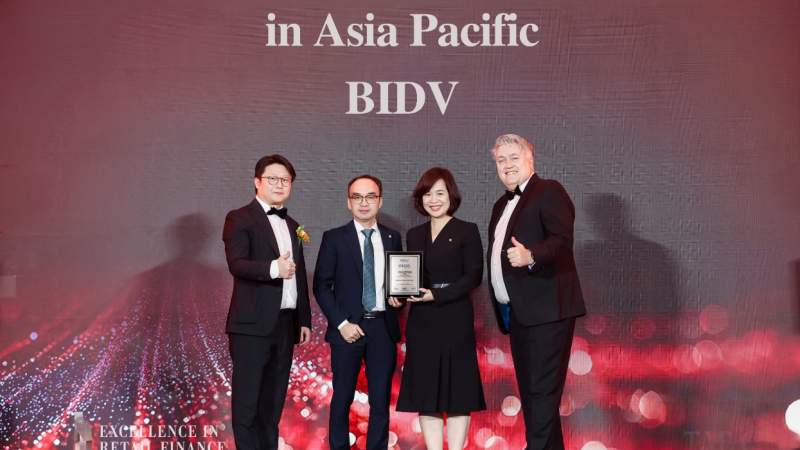 BIDV viết tiếp thập kỷ dẫn đầu với cú đúp giải thưởng Ngân hàng Bán lẻ tốt nhất Việt Nam Tiền gửi tốt nhất Châu Á