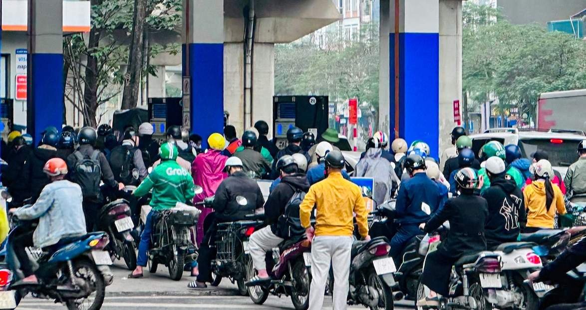Biến động xăng dầu, doanh nghiệp tìm đường giảm phụ thuộc nhiên liệu hoá thạch
