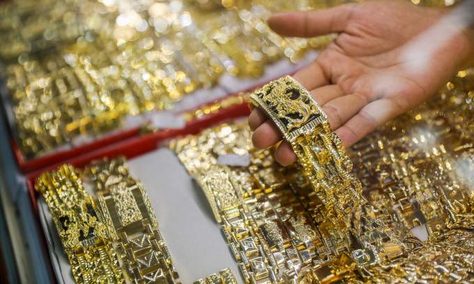 Gold prices bounce back after morning drop