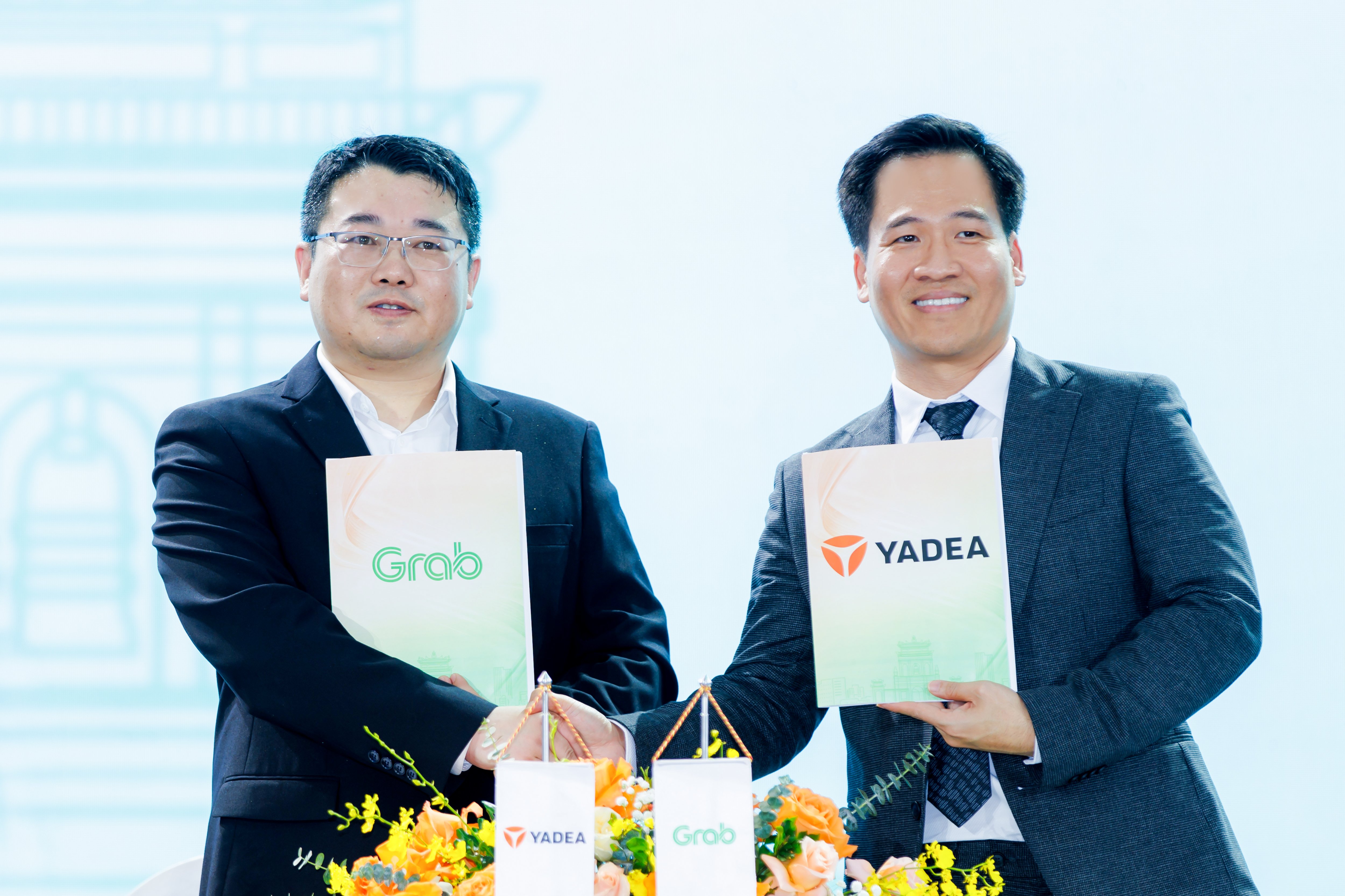 Grab Việt Nam hợp tác Yadea Việt Nam để tăng cường chuyển đổi sang xe máy điện cho đối tác tài xế Grab