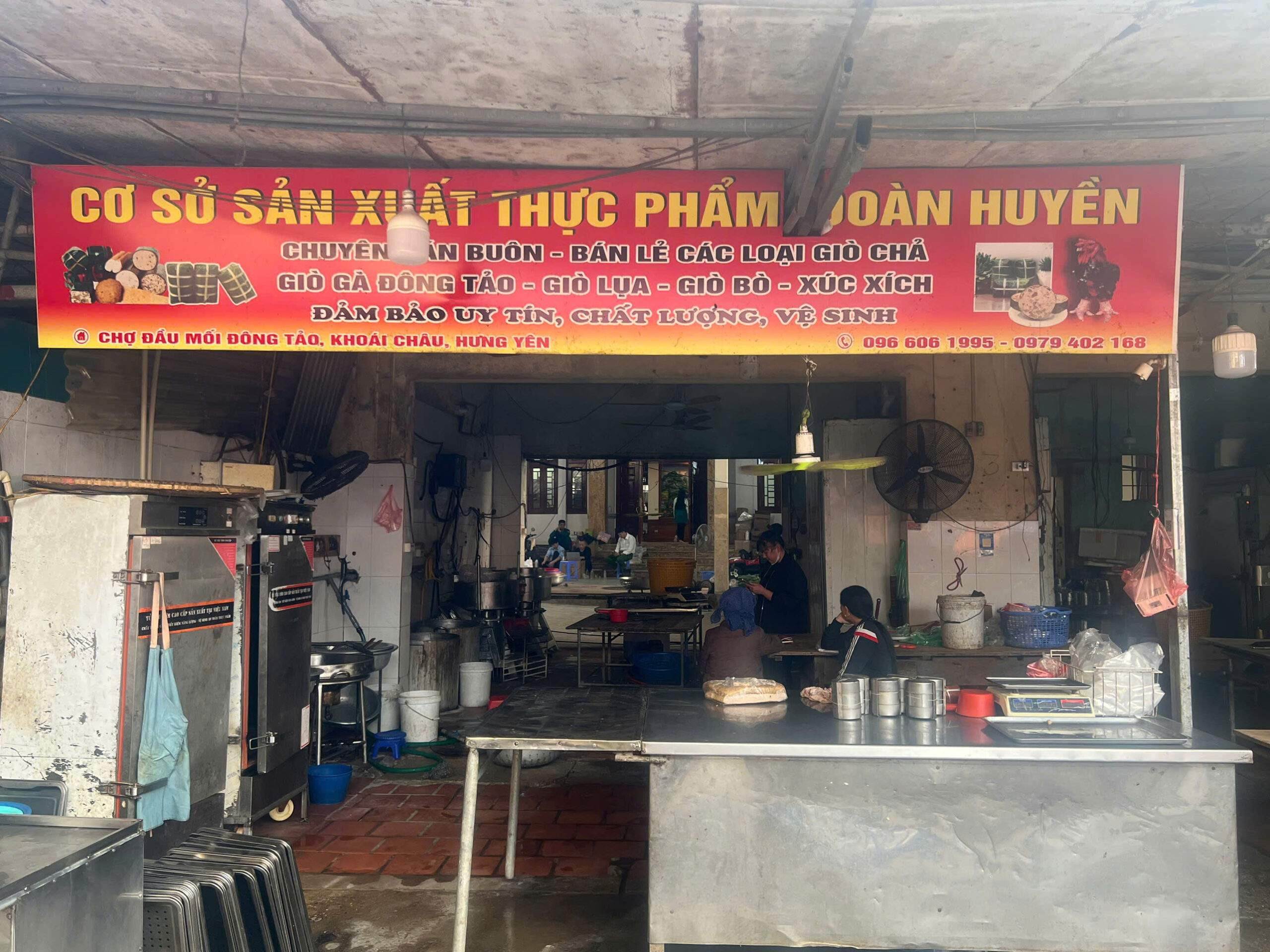 Khởi tố chủ cơ sở sản xuất giò chả dùng hàn the