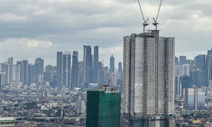 Philippines switches to 4-day work week as Iran war pushes oil prices up Philippines switches to 4-day work week as Iran war pushes oil prices up