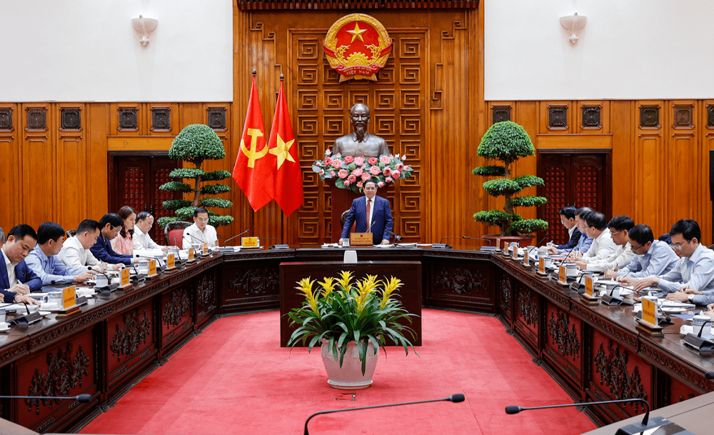 Thủ tướng: Phản ứng linh hoạt, kịp thời, tuyệt đối không để thiếu xăng dầu, năng lượng Thủ tướng: Phản ứng linh hoạt, kịp thời, tuyệt đối không để thiếu xăng dầu, năng lượng