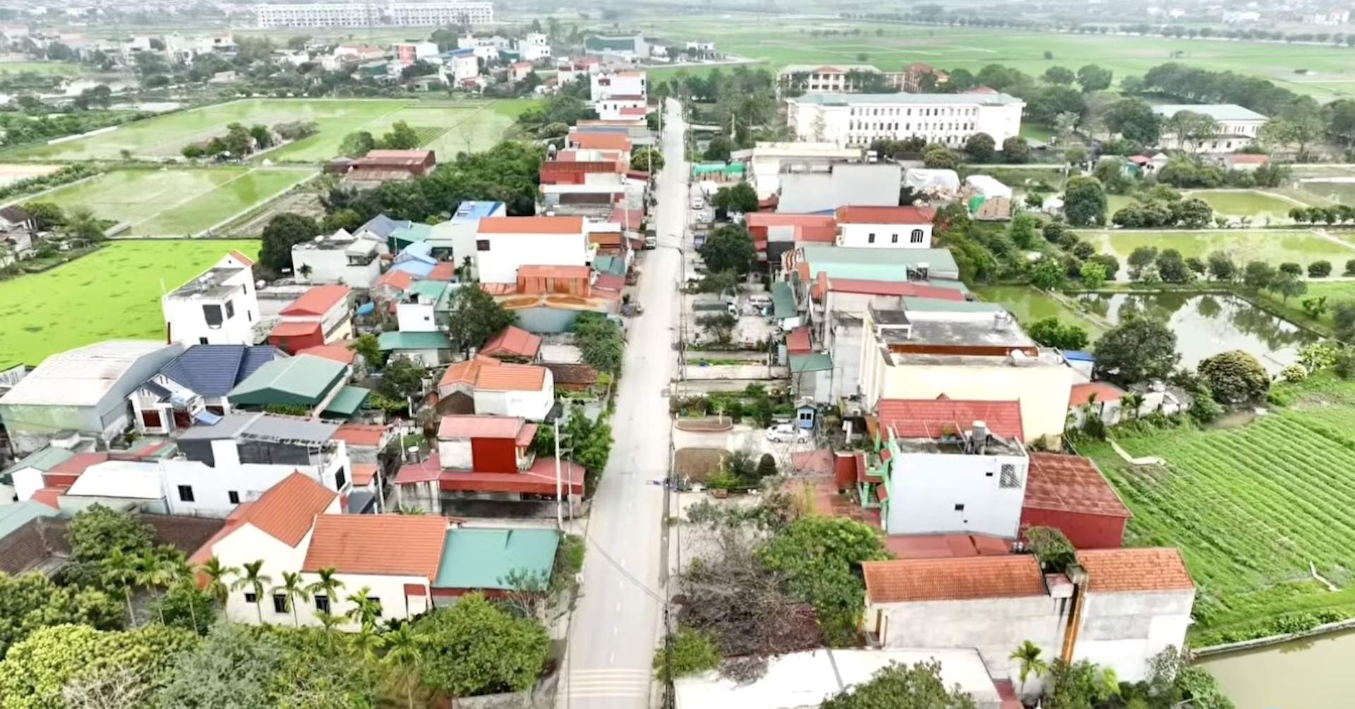 Bất ngờ đòi 2.000m2 đất mua giá 4.500 đồng; nhà sắp sập không được xây mới