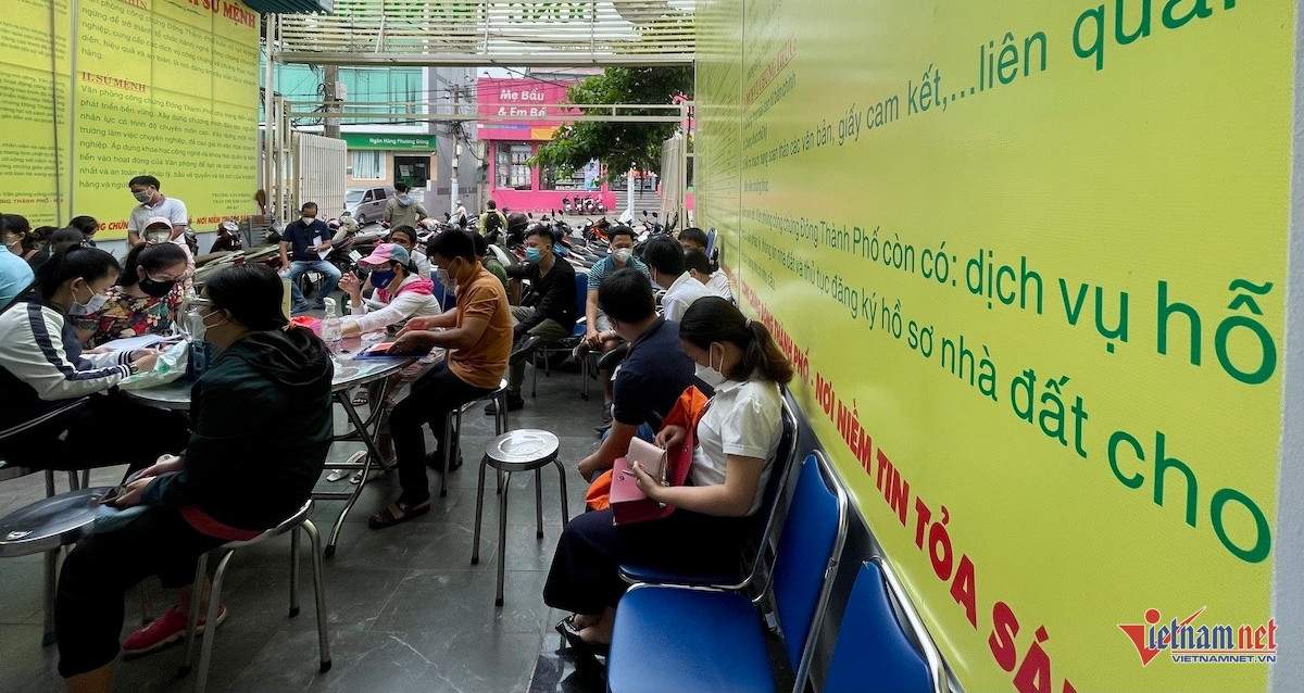 Bộ Tư pháp trả lời việc xác nhận thành viên hộ gia đình khi công chứng đất đai