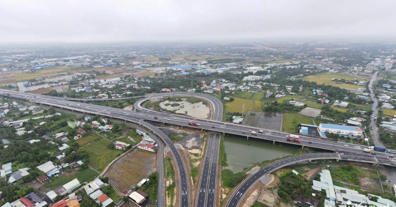 Dòng tiền đổ về mạnh, nhưng sức mua vẫn dồn vào trung tâm