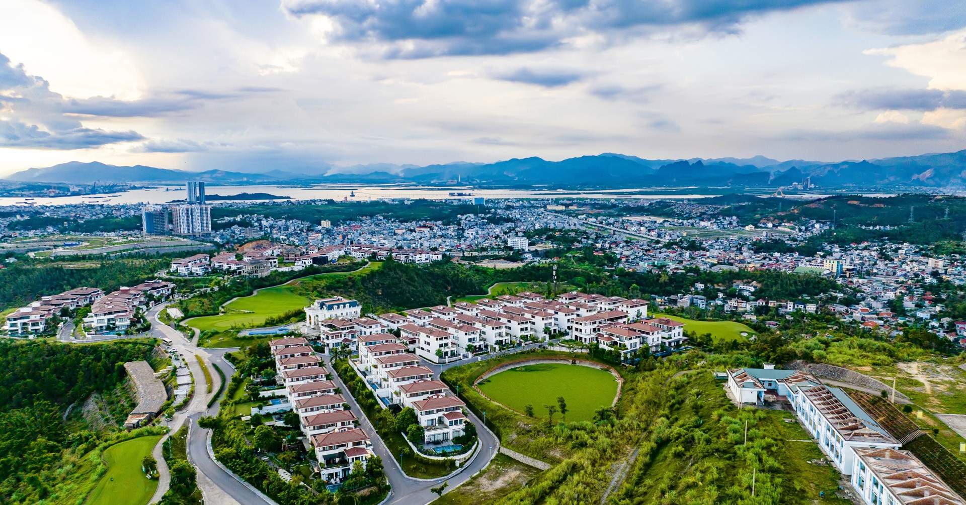 Lãi suất vọt lên 13-14%, doanh nghiệp địa ốc lo thị trường ‘sốc nhiệt’