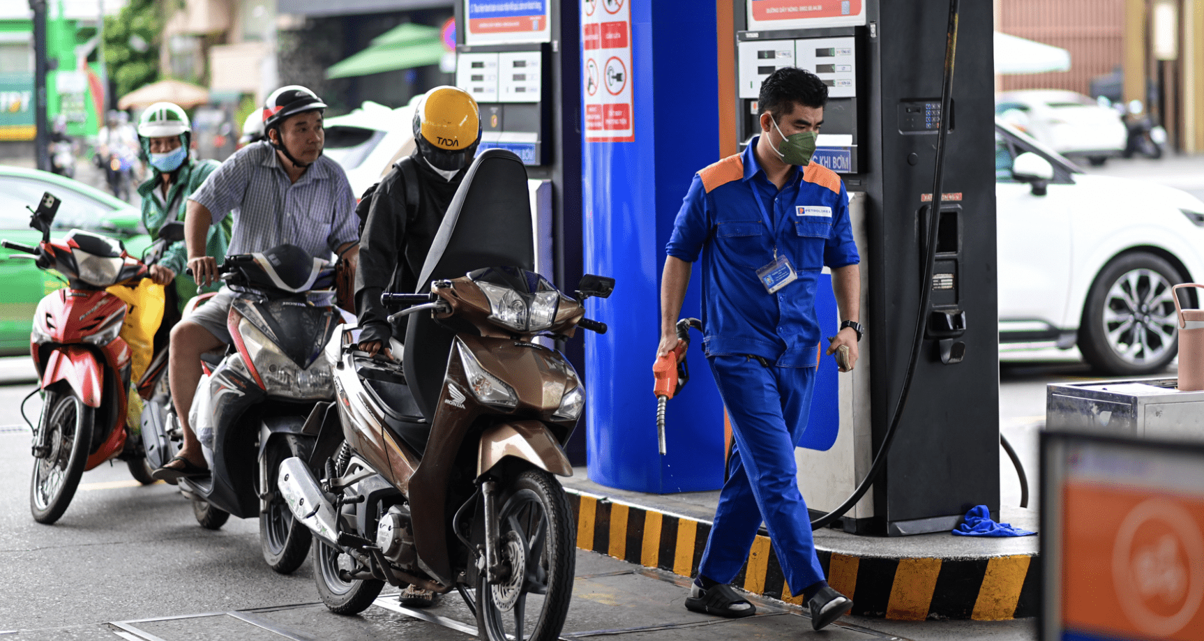 Bộ Công Thương thông tin rõ lý do giá xăng dầu giảm mạnh Bộ Công Thương thông tin rõ lý do giá xăng dầu giảm mạnh