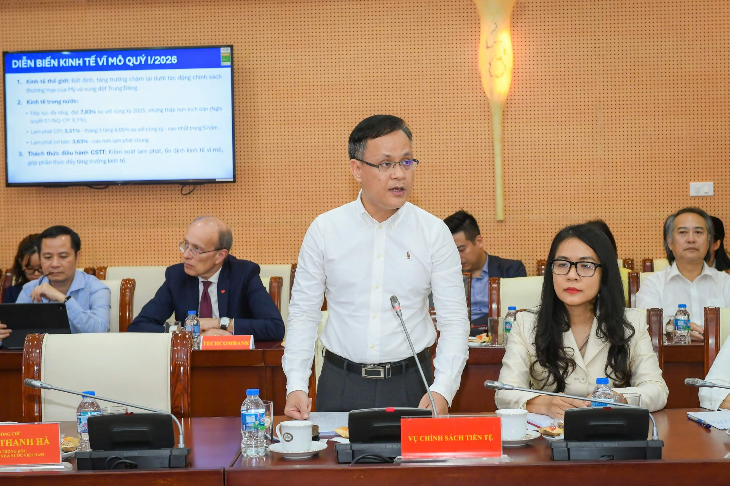 Các ngân hàng đồng thuận giảm lãi suất ngay sau cuộc họp với tân Thống đốc