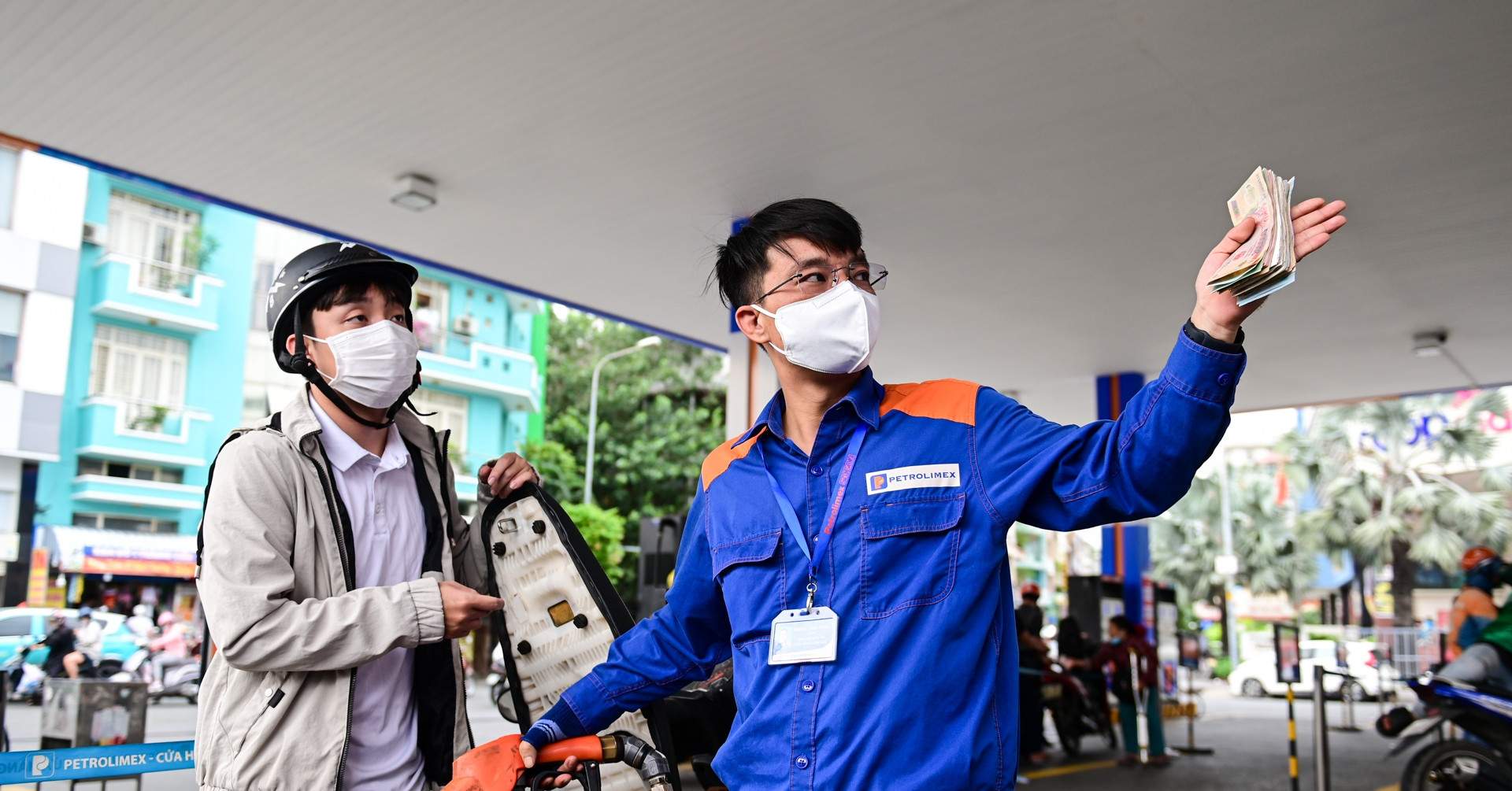 Dầu thế giới giảm sâu, trong nước hạ 12.000 đồng/lít Dầu thế giới giảm sâu, trong nước hạ 12.000 đồng/lít