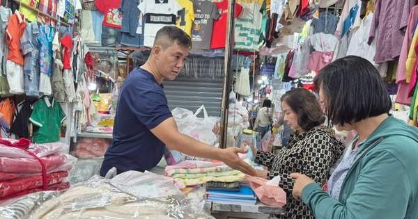 Đề xuất nâng ngưỡng doanh thu lên 1 tỉ đồng, 2,56 triệu hộ kinh doanh có thể được miễn thuế Đề xuất nâng ngưỡng doanh thu lên 1 tỉ đồng, 2,56 triệu hộ kinh doanh có thể được miễn thuế