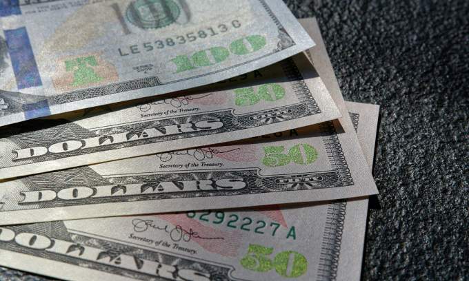 Dollar gains on black market