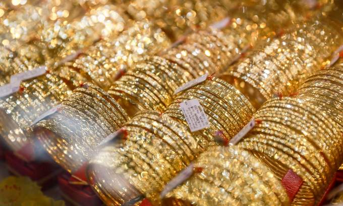 Gold prices narrow morning gains Gold prices narrow morning gains