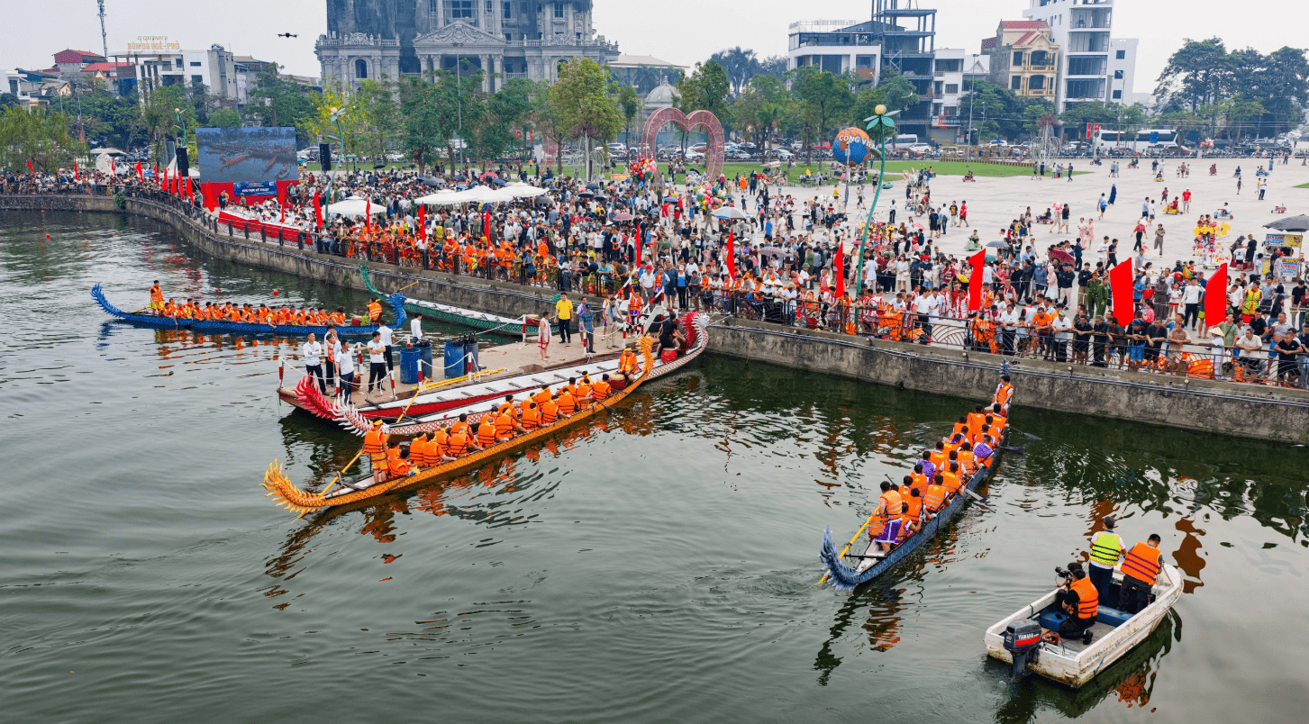Hàng triệu người hành hương về Đền Hùng, an ninh trật tự được đảm bảo tuyệt đối Hàng triệu người hành hương về Đền Hùng, an ninh trật tự được đảm bảo tuyệt đối