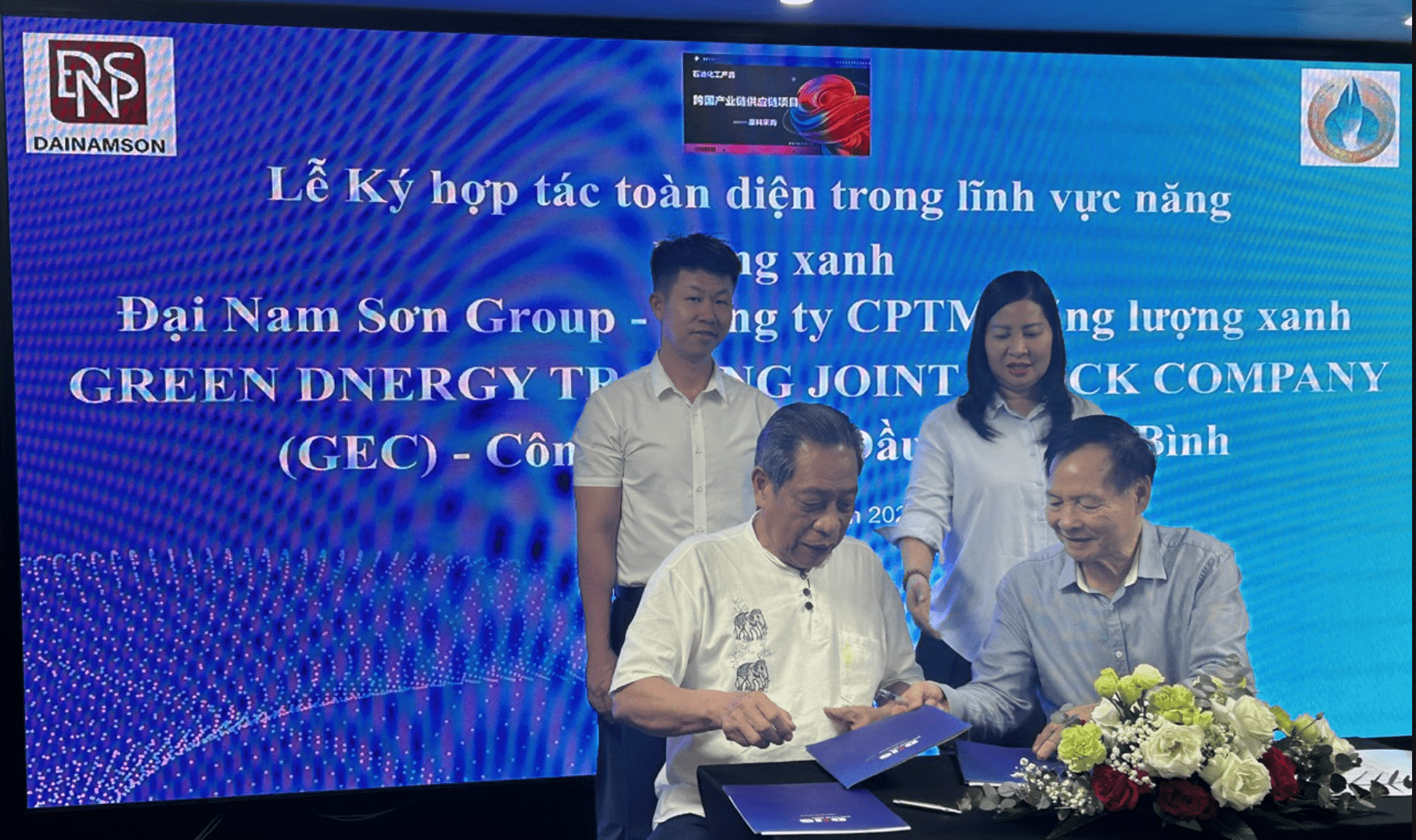 Hợp tác đầu tư trong lĩnh vực dầu khí và năng lượng xanh