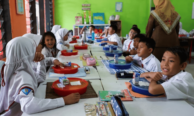 Indonesia cuts free meal budget as petrol prices soar Indonesia cuts free meal budget as petrol prices soar