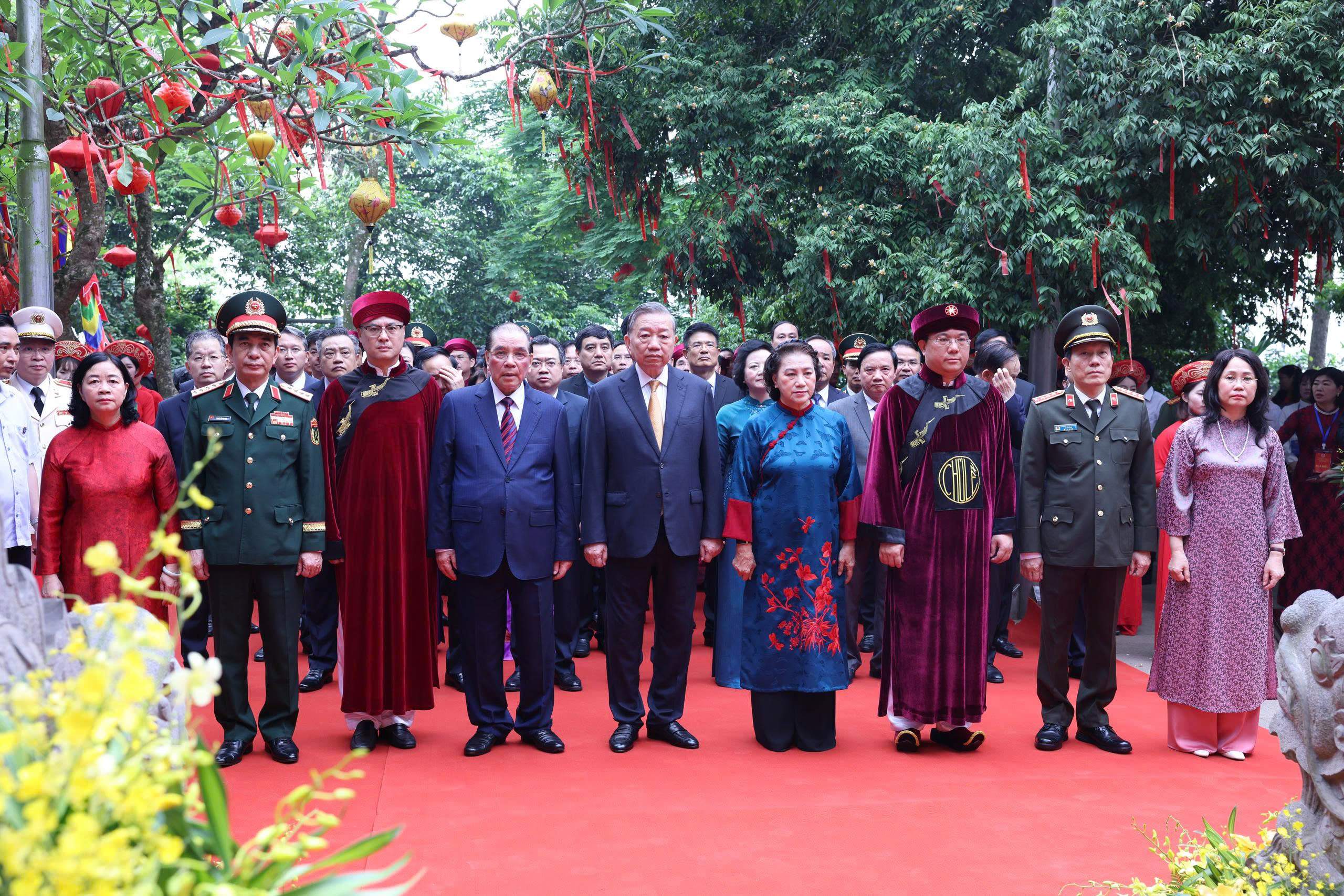 Lãnh đạo Đảng, Nhà nước dâng hương Giỗ Tổ Hùng Vương tại Đền Hùng Lãnh đạo Đảng, Nhà nước dâng hương Giỗ Tổ Hùng Vương tại Đền Hùng