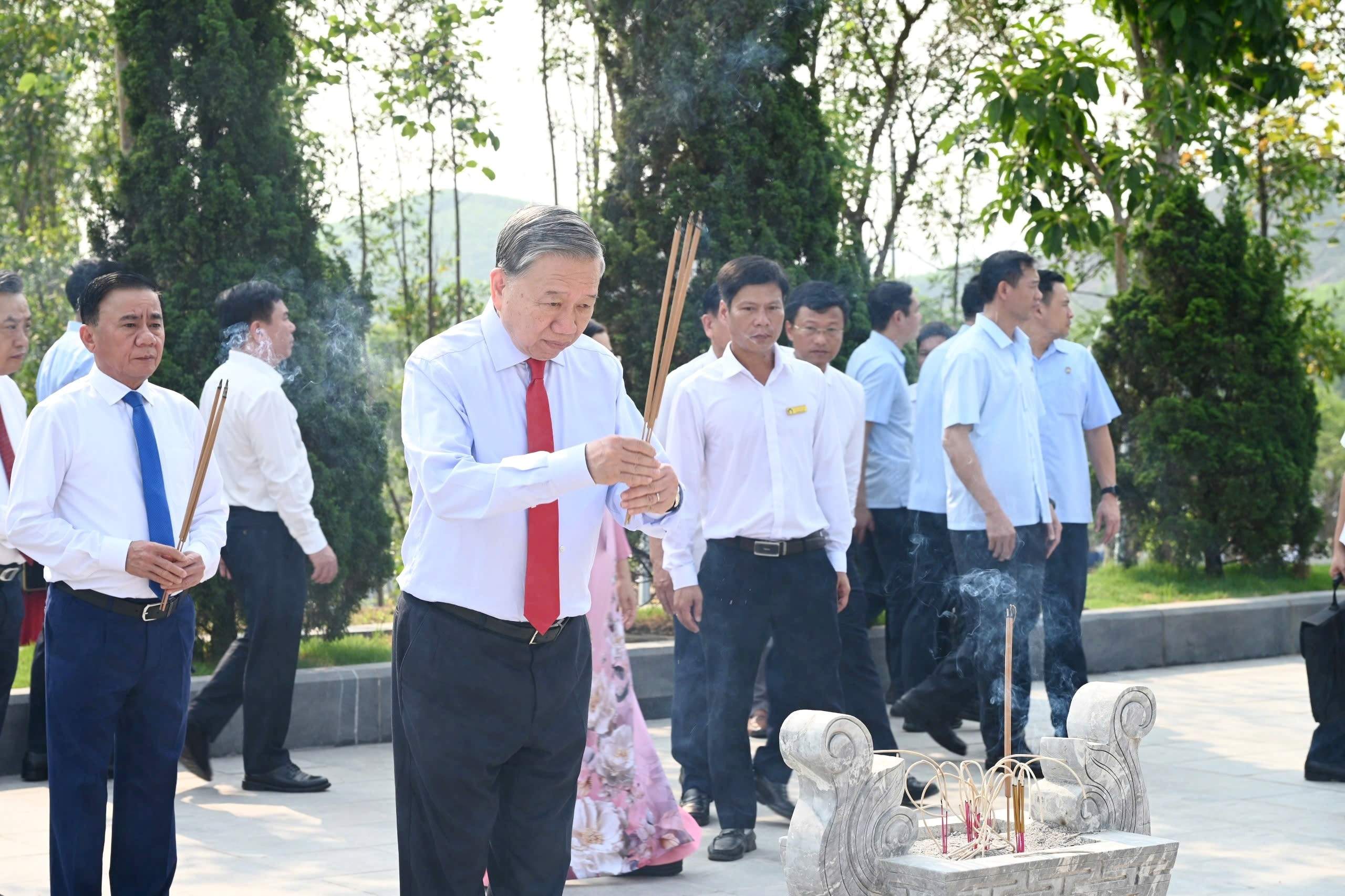 Lãnh đạo Đảng, Nhà nước dự lễ kỷ niệm 120 năm ngày sinh Tổng Bí thư Hà Huy Tập tại Hà Tĩnh