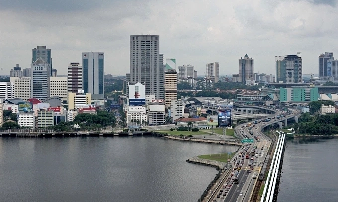 Malaysia ramps up enforcement at borders with Singapore to curb ‘smuggling’ of subsidized goods Malaysia ramps up enforcement at borders with Singapore to curb ‘smuggling’ of subsidized goods