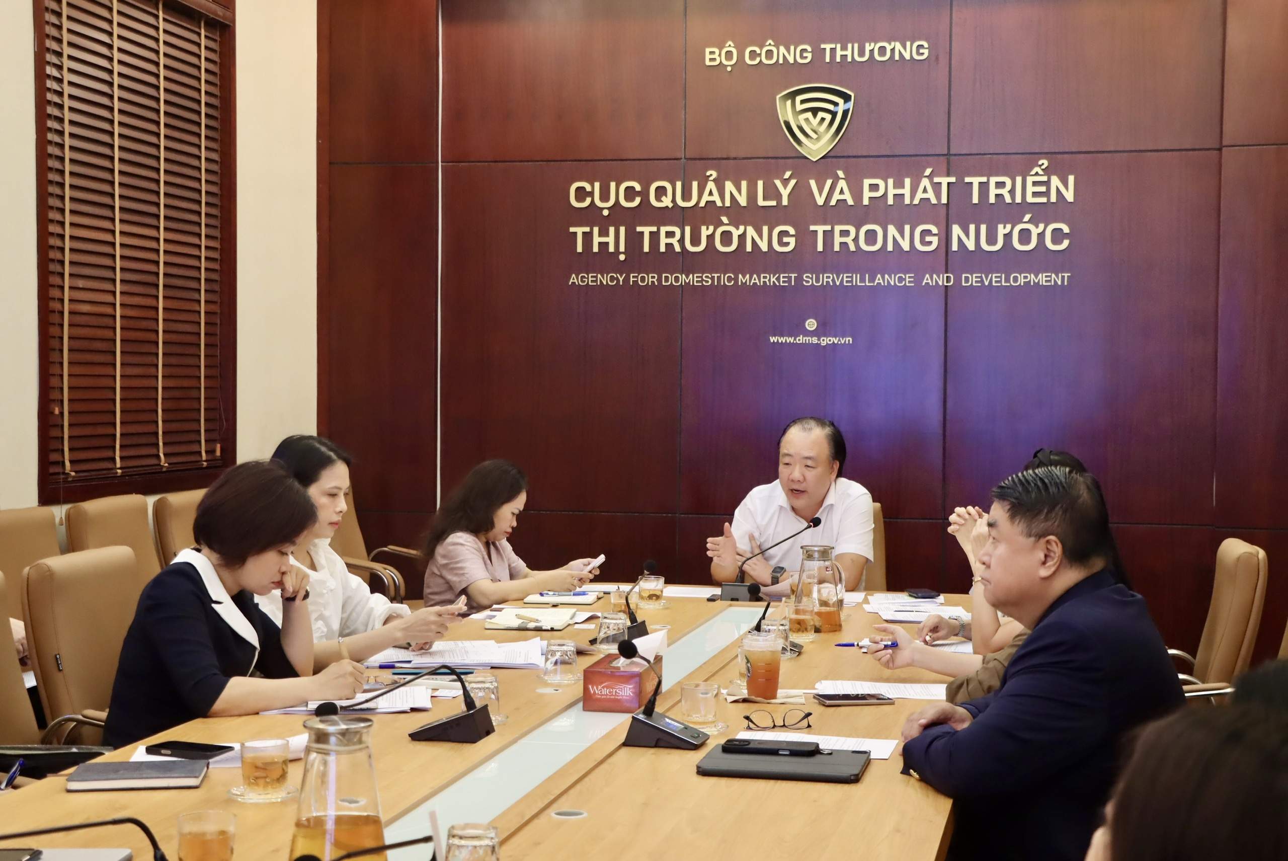 “Mở khoá” chính sách, phát triển mô hình outlet và cửa hàng miễn thuế