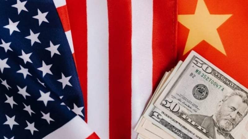 Ngân hàng tăng giá bán, thị trường chợ đen diễn biến lạ