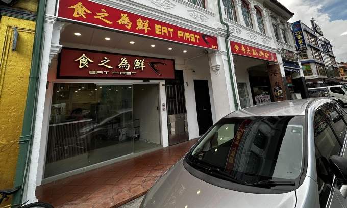 Singapore restaurant hit with one-star reviews for charging family .5 for outside drinks