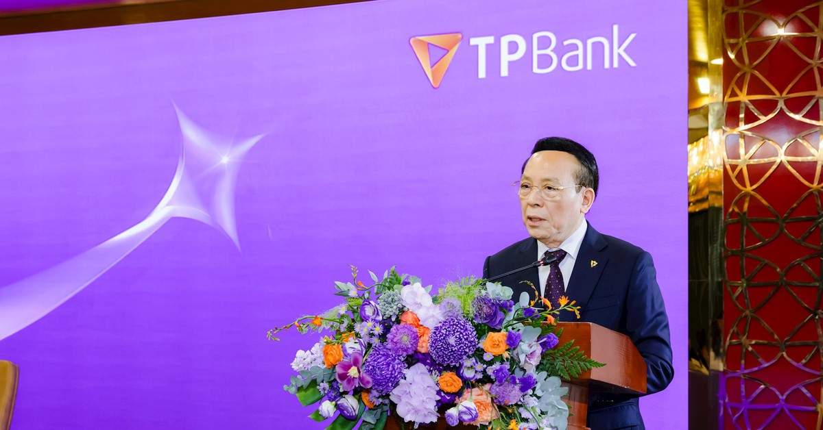 Từ co kéo chiếc chăn hẹp”, đến “la bàn định hướng con tàu vượt trùng dương” để “làm điều chưa từng có trong từ điển