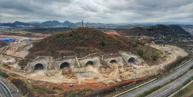 Từ vùng núi khó phát triển đến “thung lũng dữ liệu” mới của Trung Quốc