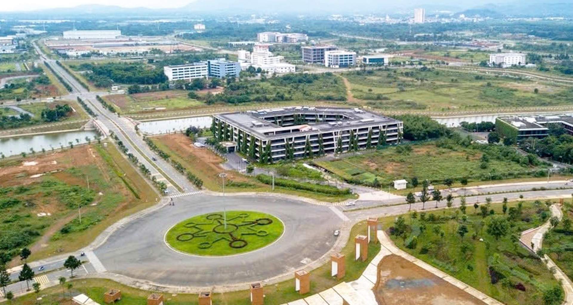 Loạt lô đất ‘vắng chủ’ ở Hoà Lạc; chủ đất Hưng Yên thấy nhà ‘mọc’ lên sau 40 năm