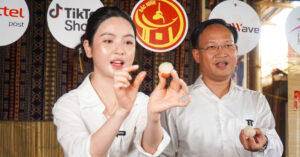 Chu Thanh Huyền livestream bán vải; trứng gà 1.000 đồng/quả bán đầy đường Chu Thanh Huyền livestream bán vải; trứng gà 1.000 đồng/quả bán đầy đường