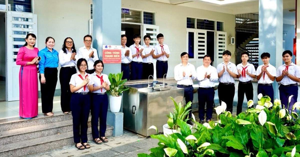 Công ty EPS bàn giao công trình thanh niên ‘Nước sạch cho em’