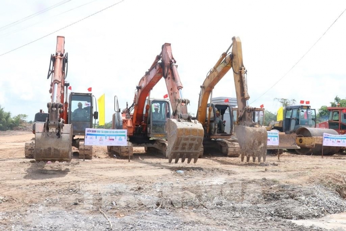 Construction begins on 0 million electronics component plant