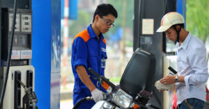 Dầu thế giới biến động, trong nước giảm mạnh
