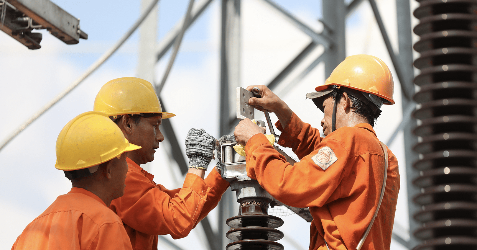 Điện giờ cao điểm đắt gấp gần 3 lần; điều hòa giá rẻ có tiết kiệm điện?
