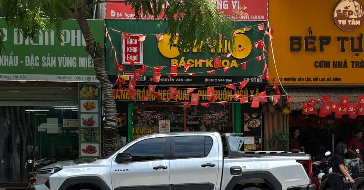 Khách vẫn ra vào nườm nượp, người khen ngon và tiện, người… hơi lo lắng một chút