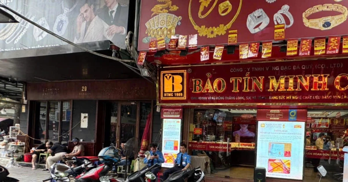 Cảnh tượng lạ trên ‘phố vàng’ Hà Nội