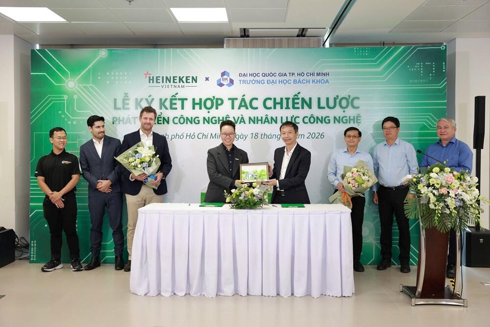 Đưa robot hình người vào dây chuyền sản xuất