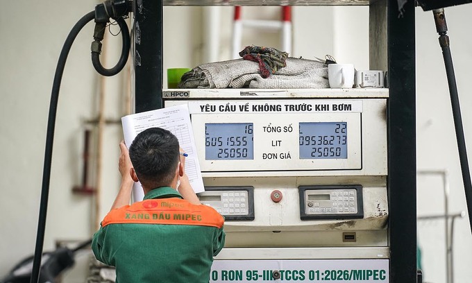 Gasoline prices dip to 4-month low