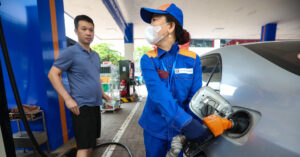Giá xăng dầu hôm nay 14/6: Dầu thế giới có tuần giảm mạnh, trong nước đi xuống Giá xăng dầu hôm nay 14/6: Dầu thế giới có tuần giảm mạnh, trong nước đi xuống